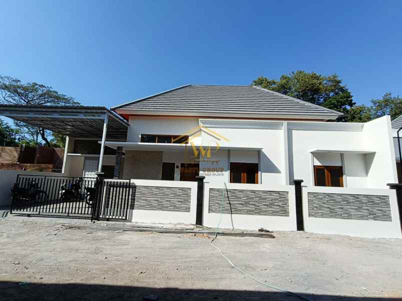 rumah minimalis modern lingkungan asri di ngemplak