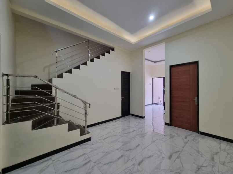 rumah mulyosari tengah new minimalis row 2 mobil