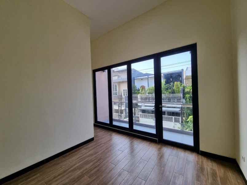 rumah mulyosari tengah new minimalis row 2 mobil