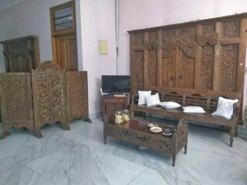 rumah sangat mewah hook di kramat pela jakarta selatan