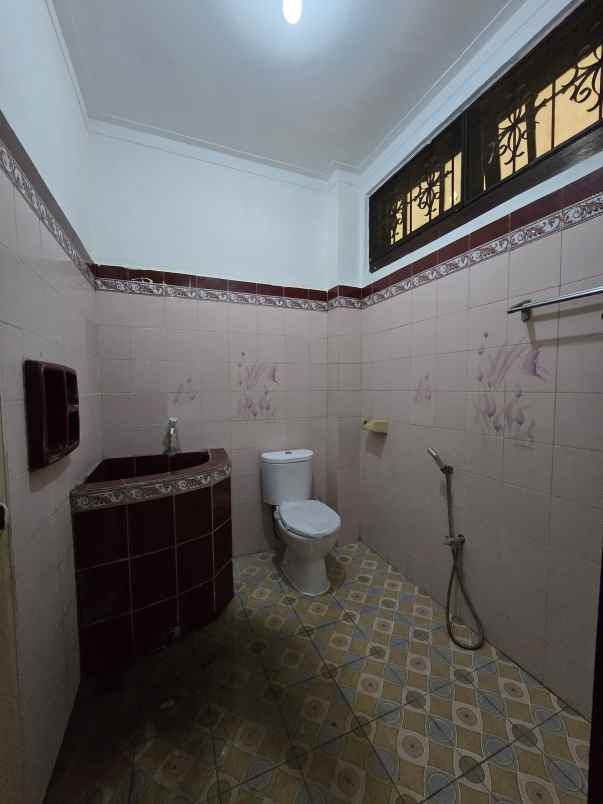 rumah second dalam komplek di pondok bambu jaktim