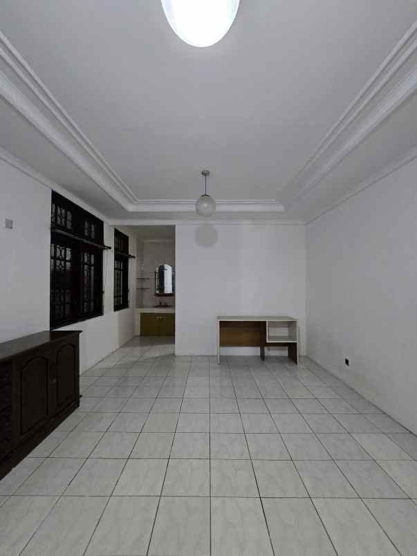 rumah second dalam komplek di pondok bambu jaktim