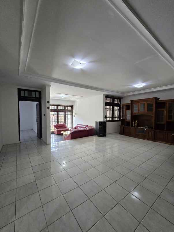 rumah second dalam komplek di pondok bambu jaktim