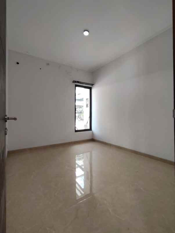 rumah second dalam komplek perumahan di ciracas jaktim