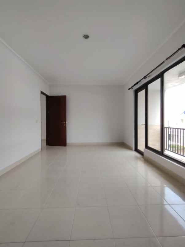 rumah second dalam komplek perumahan di ciracas jaktim