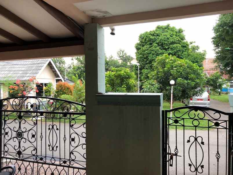 rumah second dalam komplek taman buaran indah