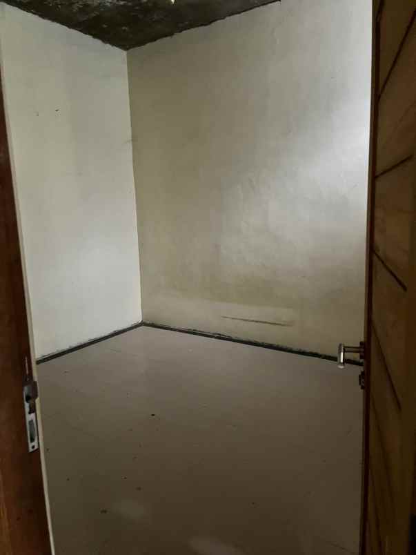 rumah second legalitas lengkap di surosutan umbulharjo