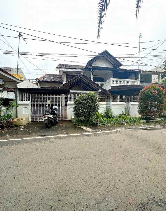 rumah second luas strategis di pulomas jakarta timur