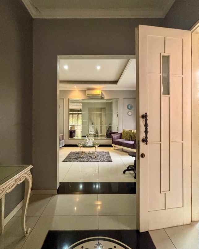 rumah second terawat siap huni di nusaloka bsd