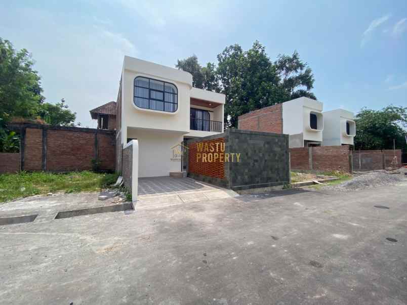 rumah siap huni 2 lantai dalam cluster di maguwoharjo