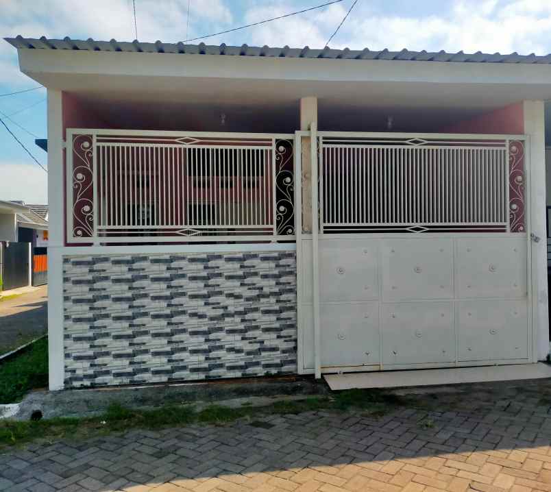 rumah siap huni di perumahan royal city jember