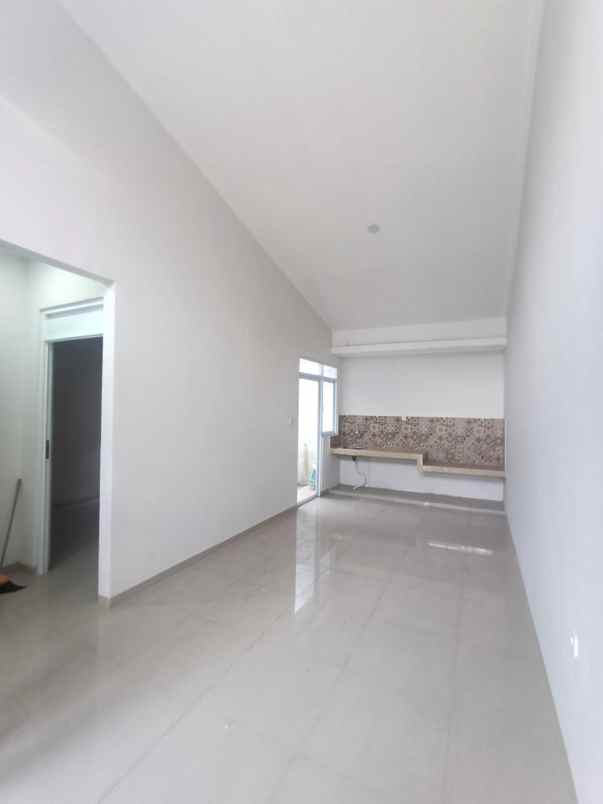 rumah siap huni posisi hook di villa dago pamulang