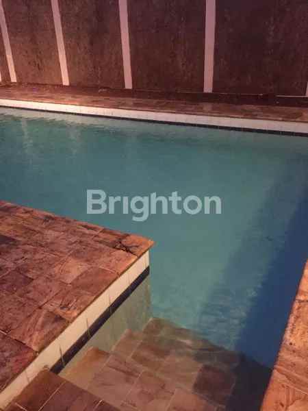 rumah super mahal nyaman serta luas plus kolam renang