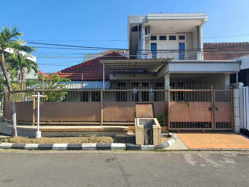 rumah sutorejo hadap utara timur shm