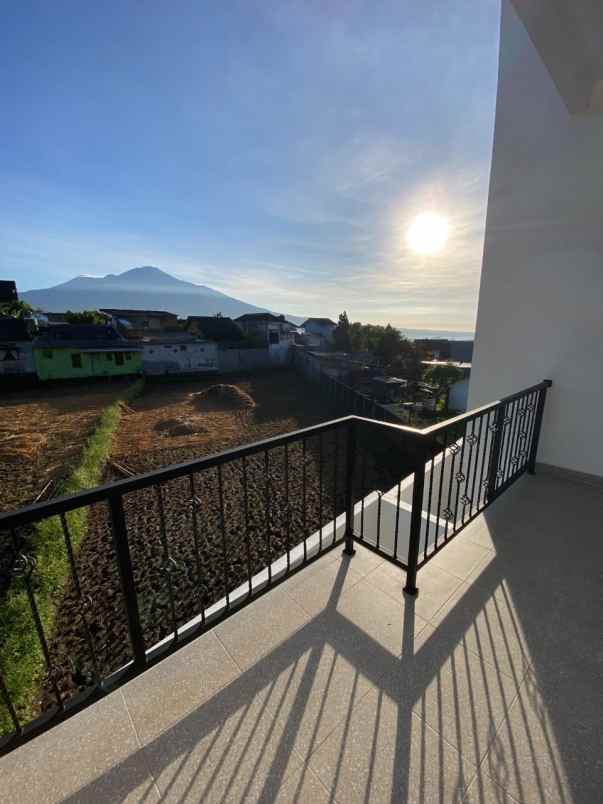 rumah villa siap huni lokasi di batu