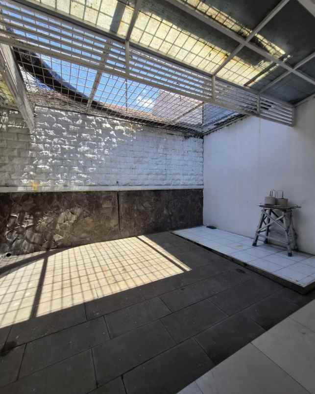 rumah wiguna tengah strategis siap huni