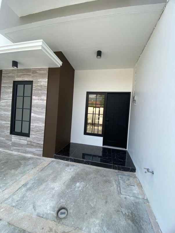 rungkut asri rumah baru 2 lantai minimalis modern mrh