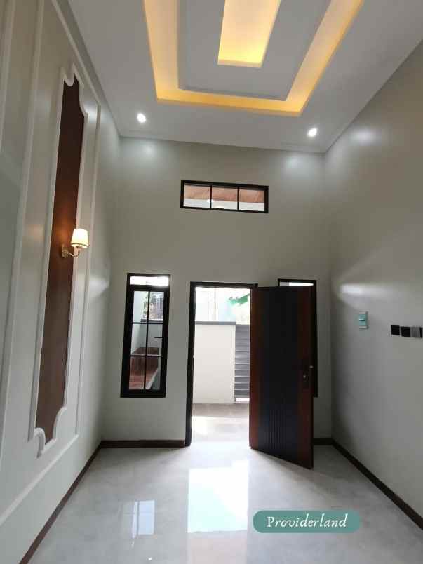 semi furnished luas 90 meter 3kt 2km bisa kpr dp 0