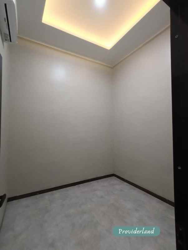 semi furnished luas 90 meter 3kt 2km bisa kpr dp 0