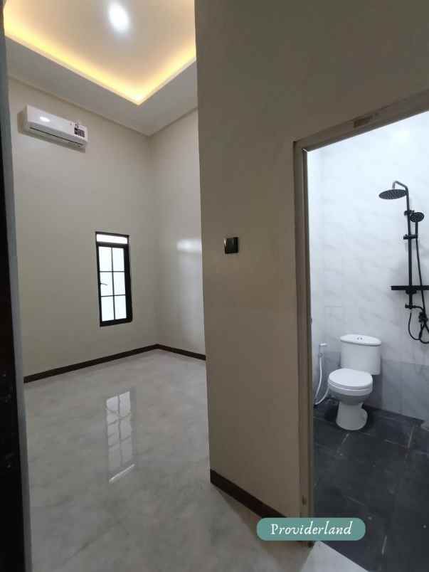 semi furnished luas 90 meter 3kt 2km bisa kpr dp 0