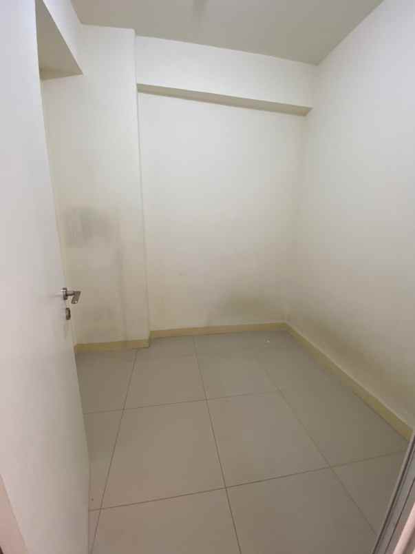 sewa apartemen 2 kamar kosongan di green pramuka city