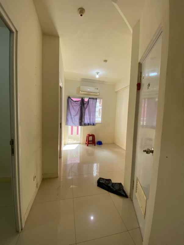 sewa apartemen 2 kamar kosongan di green pramuka city