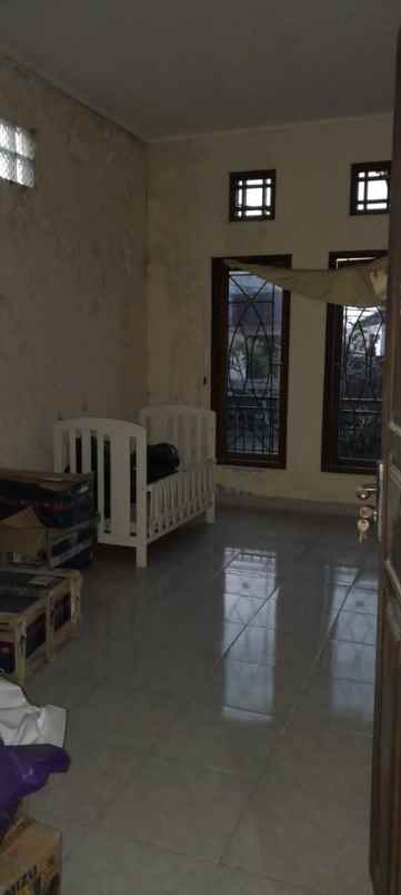 sewa rumah apa adanya 4 kamar tukad badung renon