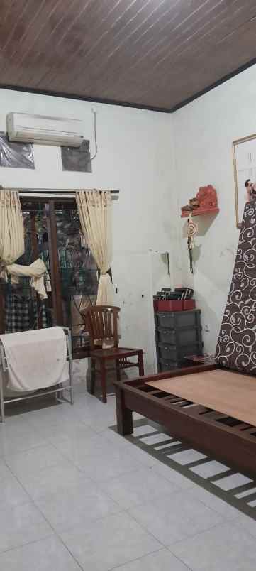 sewa rumah apa adanya 4 kamar tukad badung renon