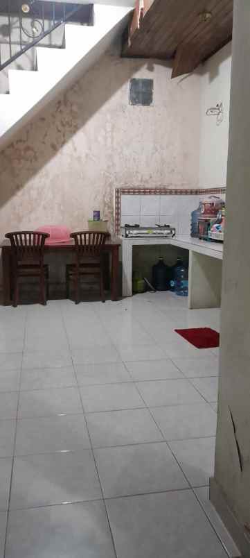 sewa rumah apa adanya 4 kamar tukad badung renon