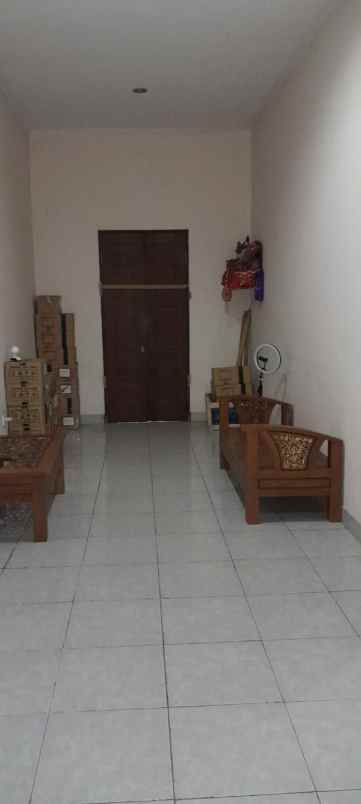 sewa rumah apa adanya 4 kamar tukad badung renon