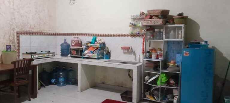 sewa rumah apa adanya 4 kamar tukad badung renon