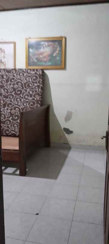 sewa rumah apa adanya 4 kamar tukad badung renon