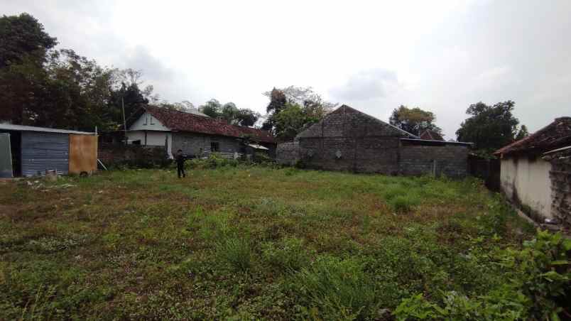 tanah 211 m dekat kampus uii