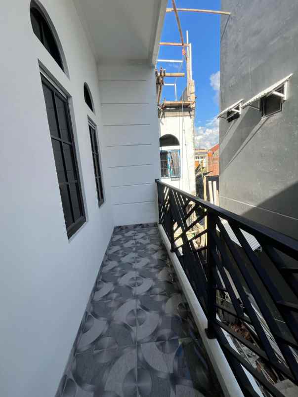 townhouse 3 lantai dengan rooftop di batu ampar