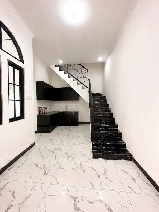 townhouse 3 lantai dengan rooftop di batu ampar