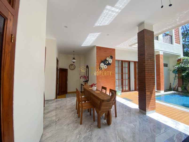 villa mewah dan cantik 3 menit dari wisata tera view