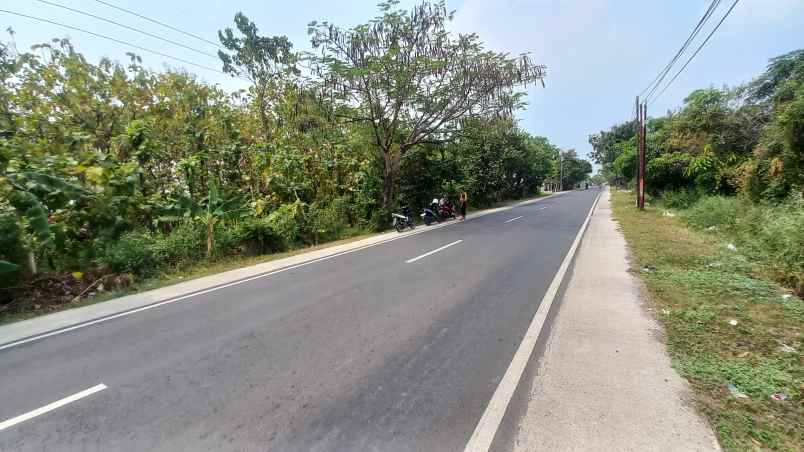 5 menit dari gerbang tol ujung jaya