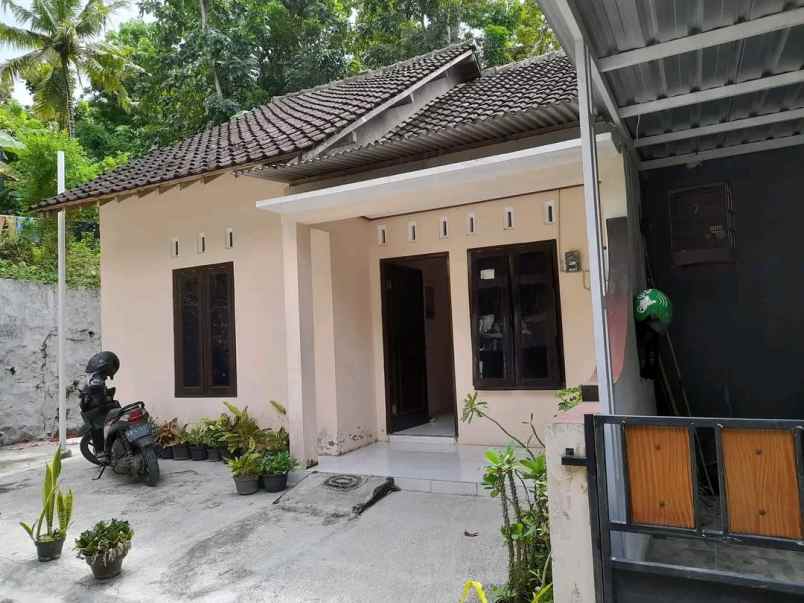 butuh uang rumah minimalis 10 menit kampus umy jogja