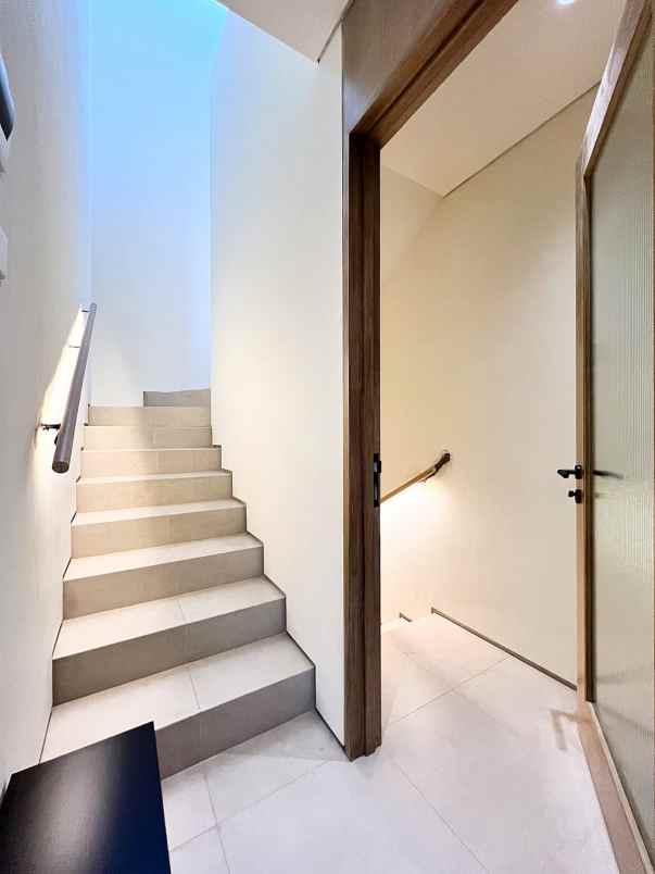 dekat mrt fatmawati rumah 3lt cinere estate siap huni