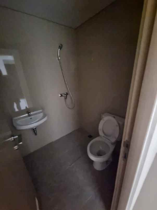 dijual apartemen grand dharmahusada lagoon