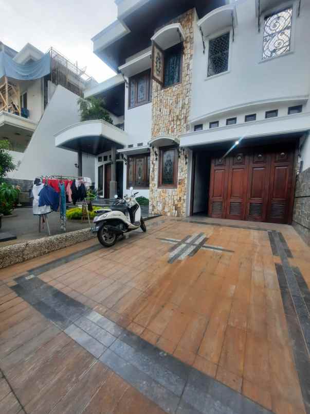 dijual cepat rumah mewah 2 lantai di vila gading indah