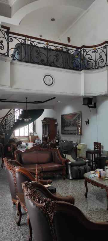 dijual cepat rumah mewah 2 lantai di vila gading indah