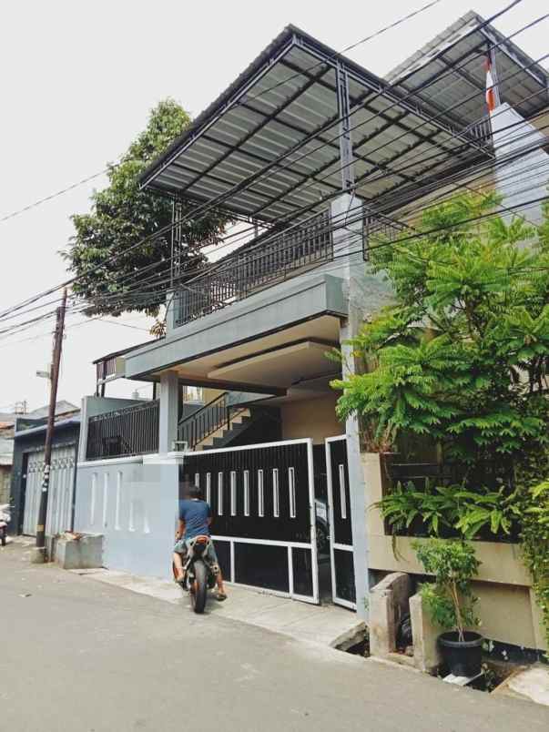 dijual kost jalan rya poltangan no 64