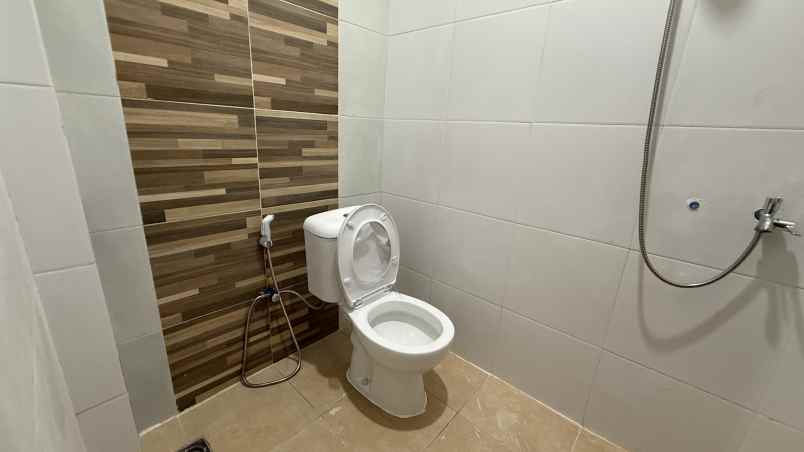 dijual kost jelupang