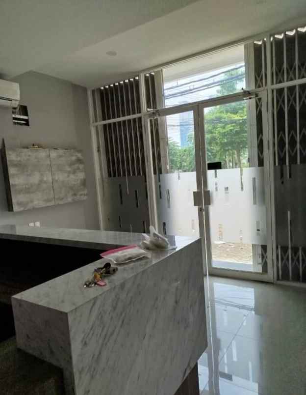 dijual ruko 3 lantai raya dharmahusada cck buat kantor
