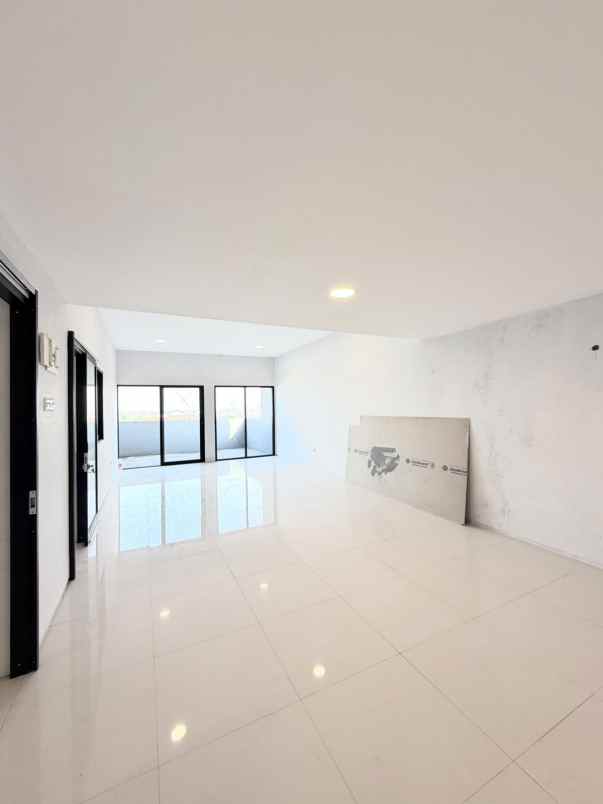 dijual ruko 4 lantai hook di larangan indah ciledug