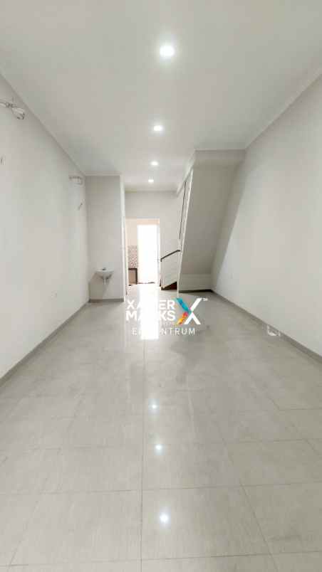 dijual ruko baru gress di jemursari jalan utama