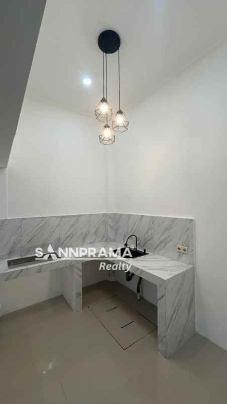 dijual rumah 2 lantai baru dekat kantor walikota a