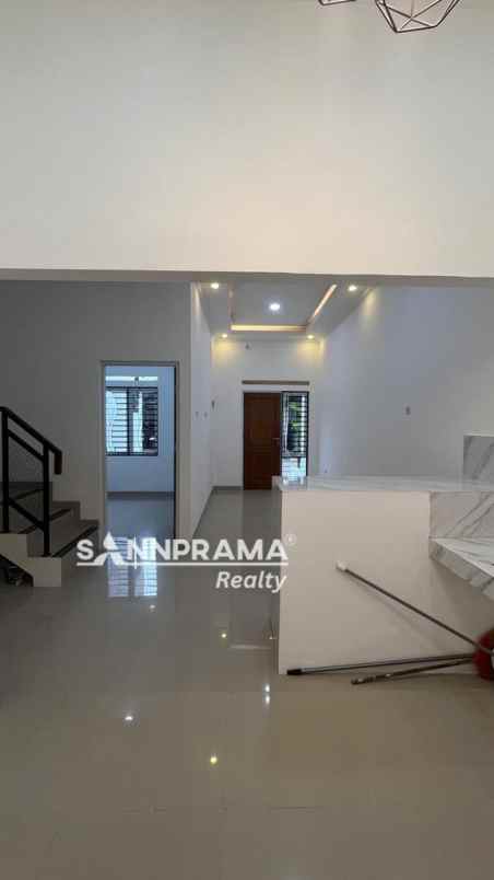 dijual rumah 2 lantai baru dekat kantor walikota a