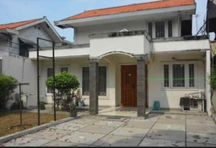 dijual rumah 2 lantai unit bagus dan rapih rawamangun